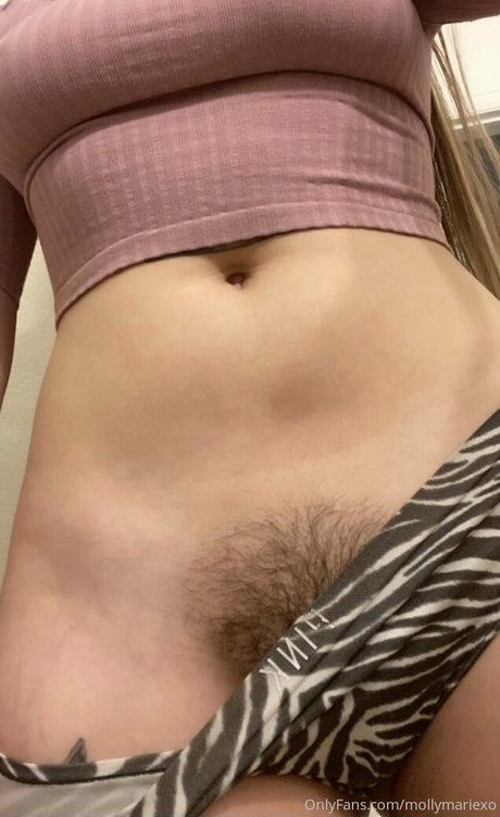 mollymariexo art model image