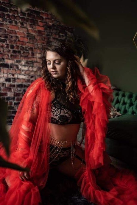 Luna Habibi pretty star picture