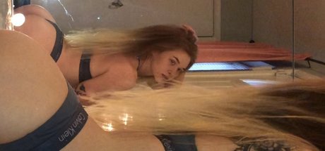 queenb star nude photo