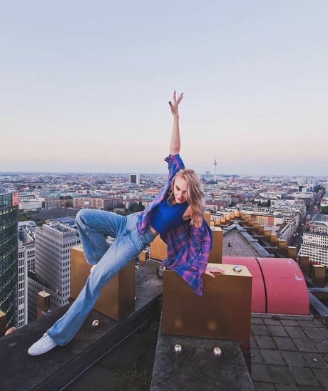 Astel art model picture