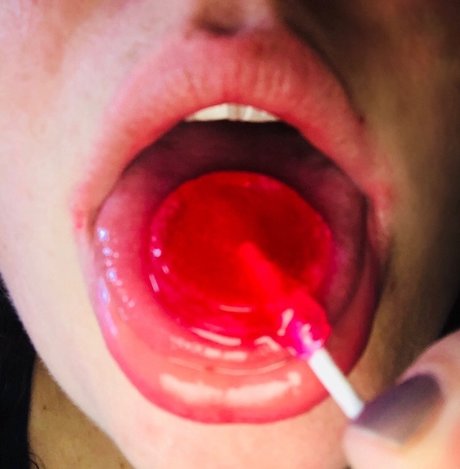 Amanda Hart star top pictures