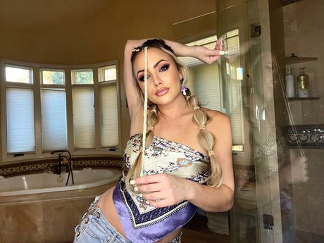 Amber Lo Rae model beautiful archive