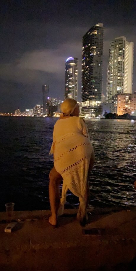 Valerie Rosario sexy star pics