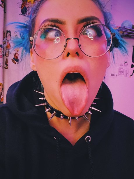 LOUX DAWG model beautiful image