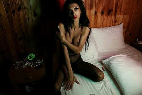 Nora Suer model best img