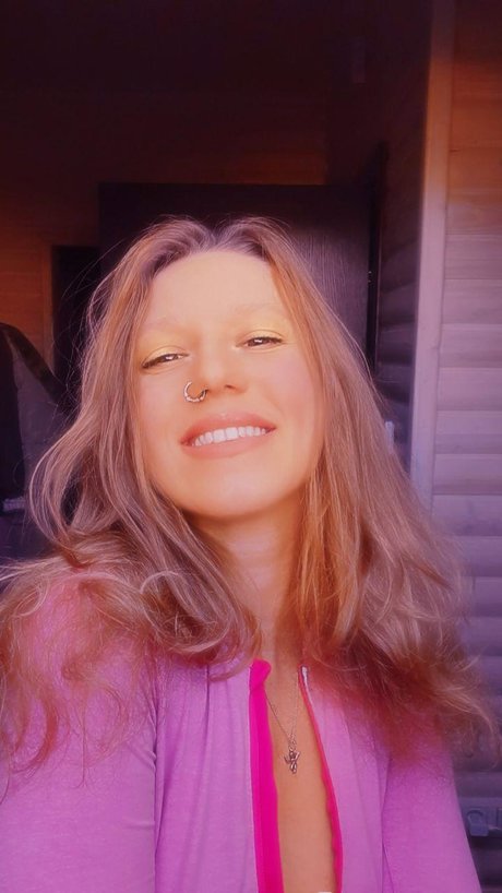 Nora Loa nude model images