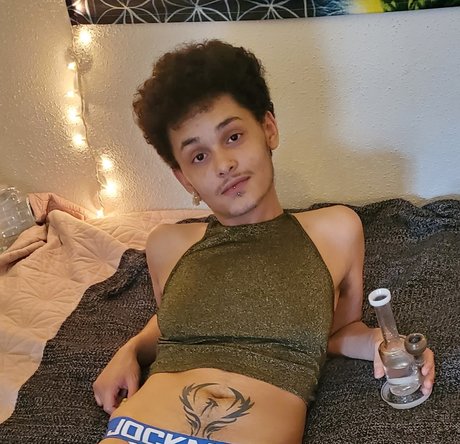 Kwame Violet free star image