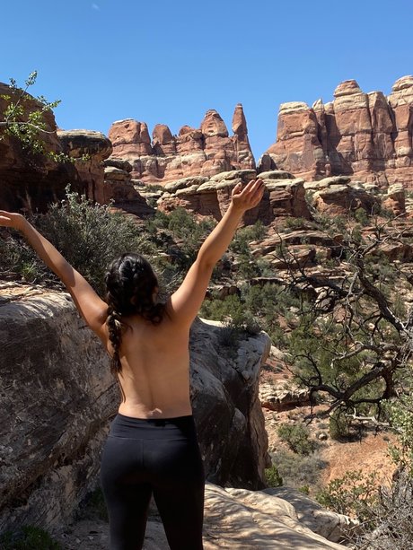 Adventure Soles sexy actress pic