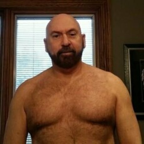 Older butwiser sex model pic