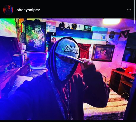 obeeysnipez model nude image