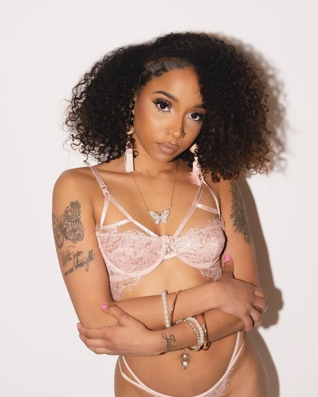 Nya_ model nude photos