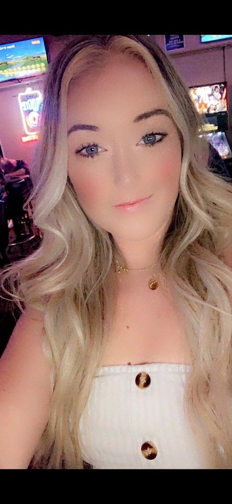 Elisee high quality pornstar photos