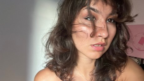 Aavin Ywonne sexy star images