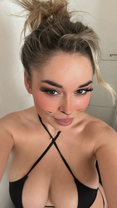 Alexandra Moreira pornstar hot archive