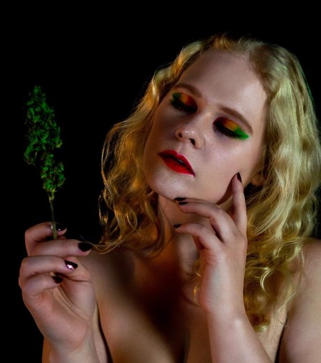 OkamisKitten model porn images