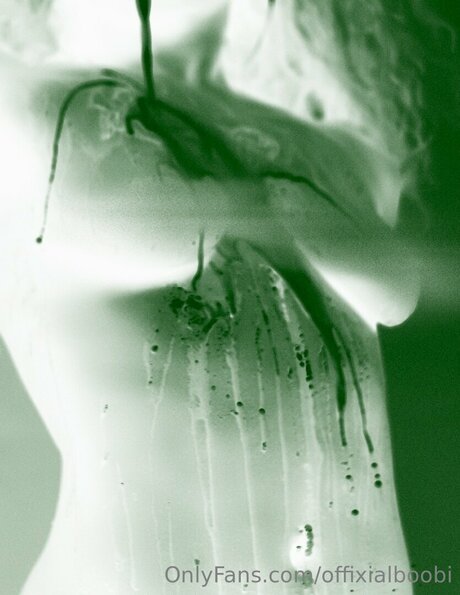 Big Wavy hot actress photos