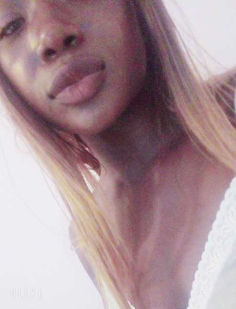 ALICE star sexy pics