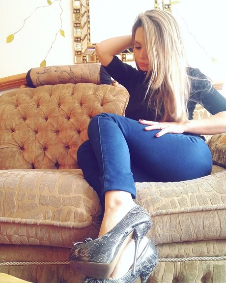 Adhara Diaz pornstar nude images