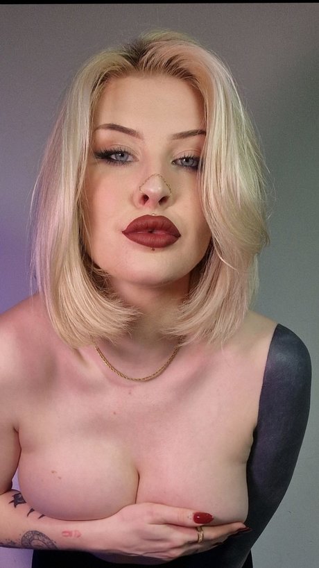 onlymistressred art pornstar pic