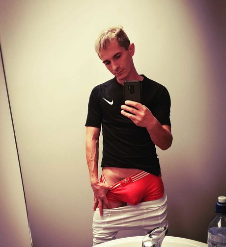 OnlyMeGayHot_ pornstar perfect photo