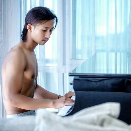 OnlyGearVIP naked actress archive