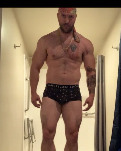 Keenan star erotic photos