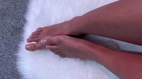 Bonnie Rouge model best images