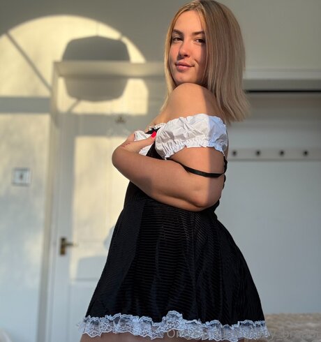 BRITISH BRANDI RAEE_ star sexy pics