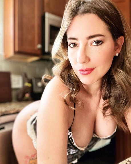 Not your average Milf_ pornstar naked pic