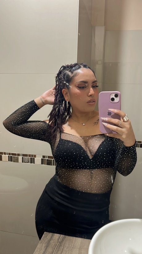 Abbye Mendoza pornographic model img