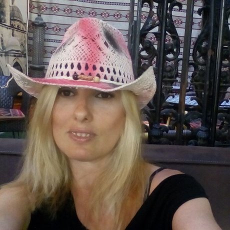 Abril Sant sex model images