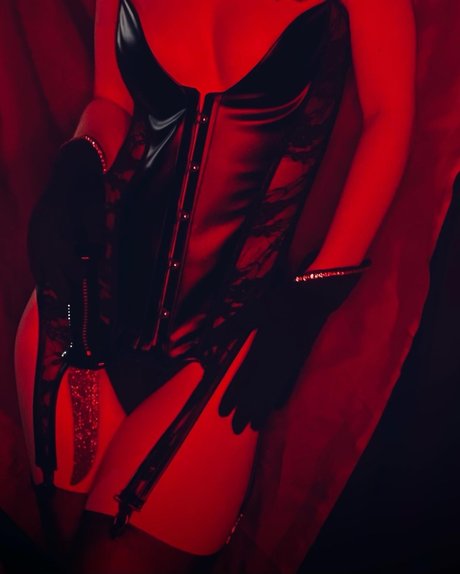 Reina Nyx Nocturna high quality star picture