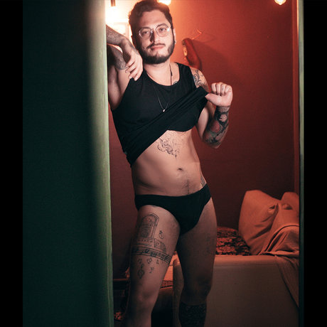 L o Ferraz nude model photo