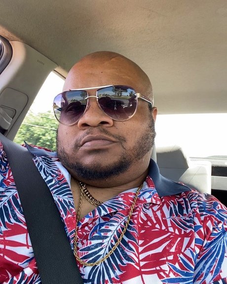 OUTTACONTROLKING pornstar perfect pics