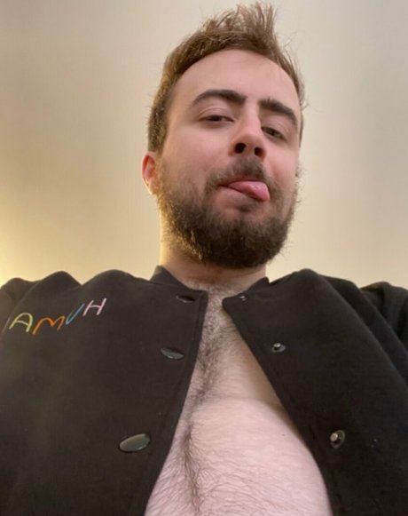 flo otter beautiful actress img