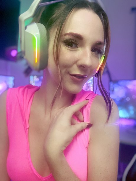 Aladora sexy star img