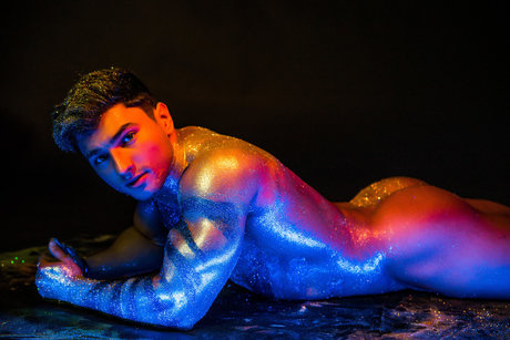 Alec Thomson star naked image