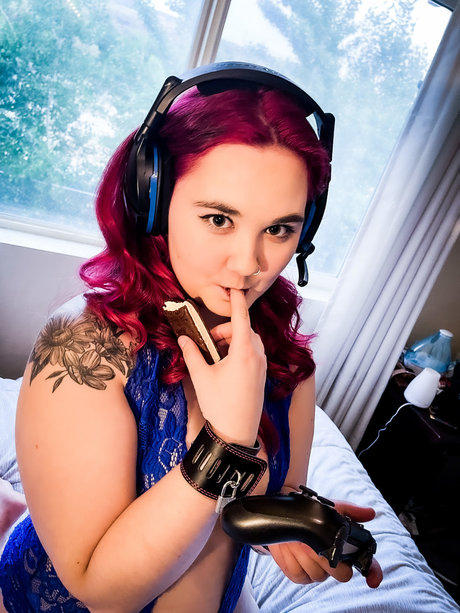 Alanakayy nude model pictures