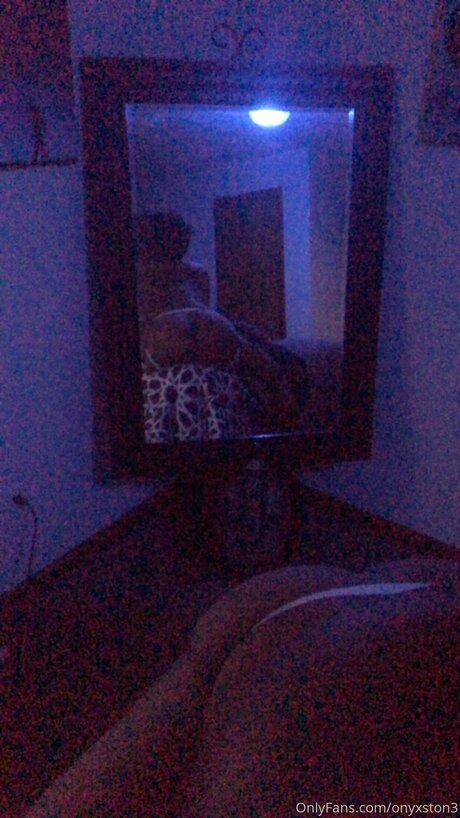 OnyxSton3 pornographic model images