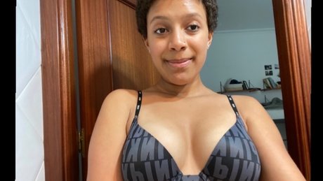 akua VIP page_ model xxx images