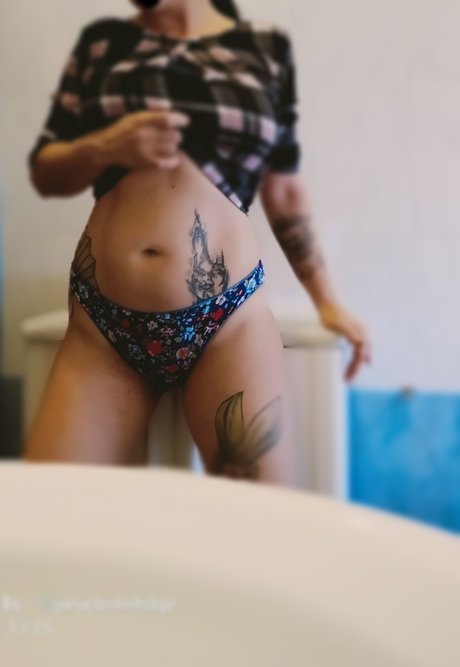 AKARRA star perfect photos