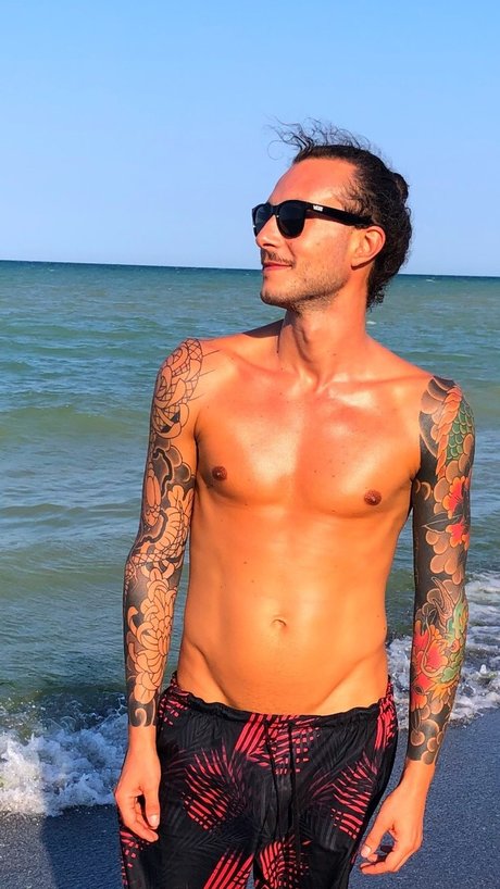 pasare nudes actress image