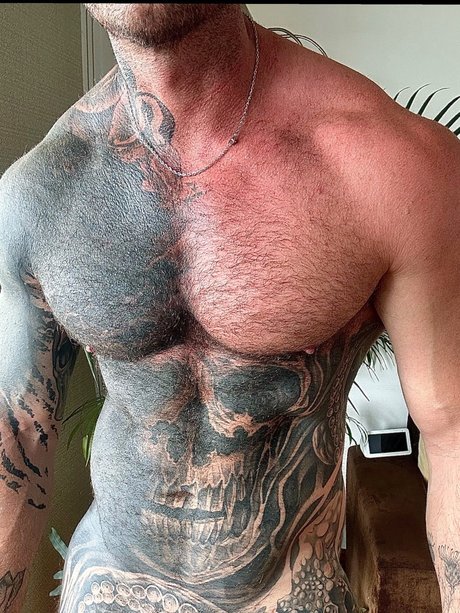 Papi Strong model high quality pictures