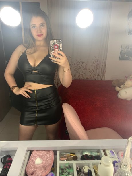 Paola Aristiz bal high quality star img