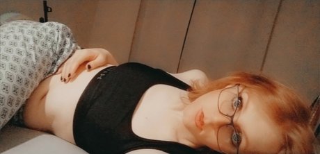 Pandora Scarlett star hot images