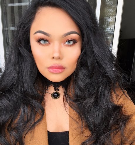 Panda bear model adult pic