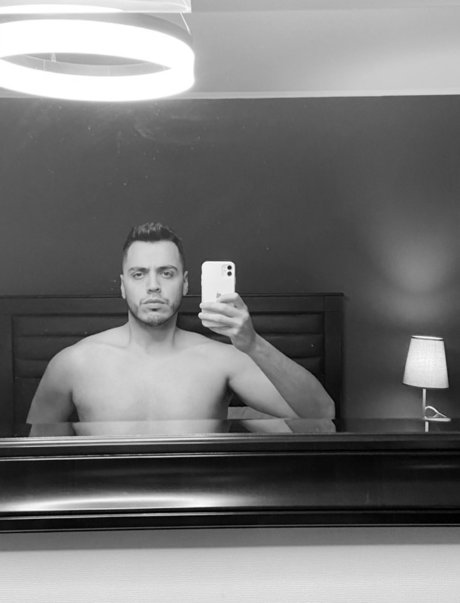 Iambrunominaff model hot image