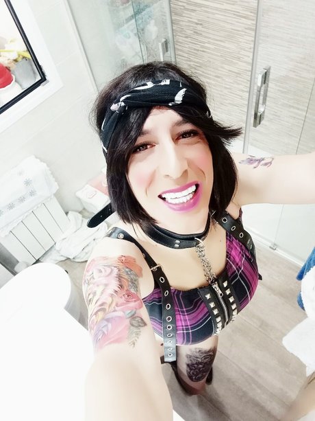 Penelope Crossdesser nude pornstar images