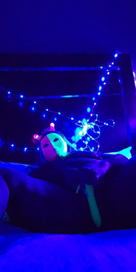 Pearl Mystery Girl free star photo