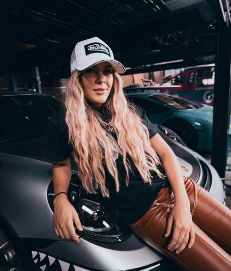 Payton Caci model perfect images